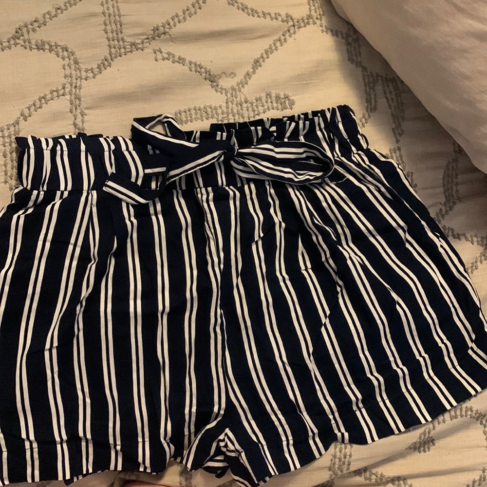 Striped High Waisted Linen Shorts (L)